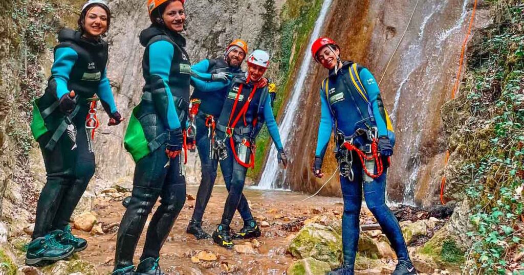 cover canyoning umbria torrentismo valnerina spoleto perugia forra casco recovery energy Recovery Energy | Experience Emotions Canyoning Lazio, Abruzzo, Umbria. Escursionismo e Survival Il canyoning è pericoloso?